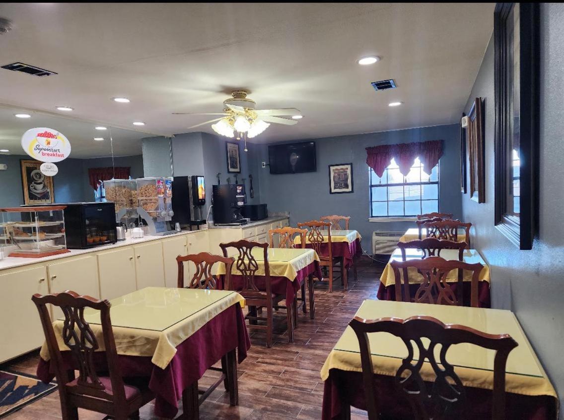 怀特霍尔速8酒店 White Hall 外观 照片