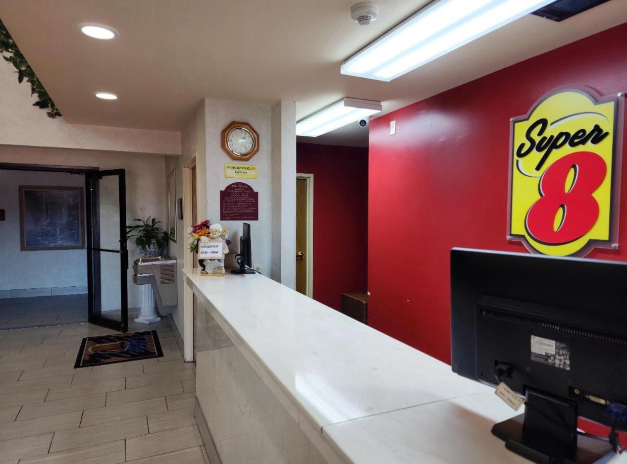 怀特霍尔速8酒店 White Hall 外观 照片